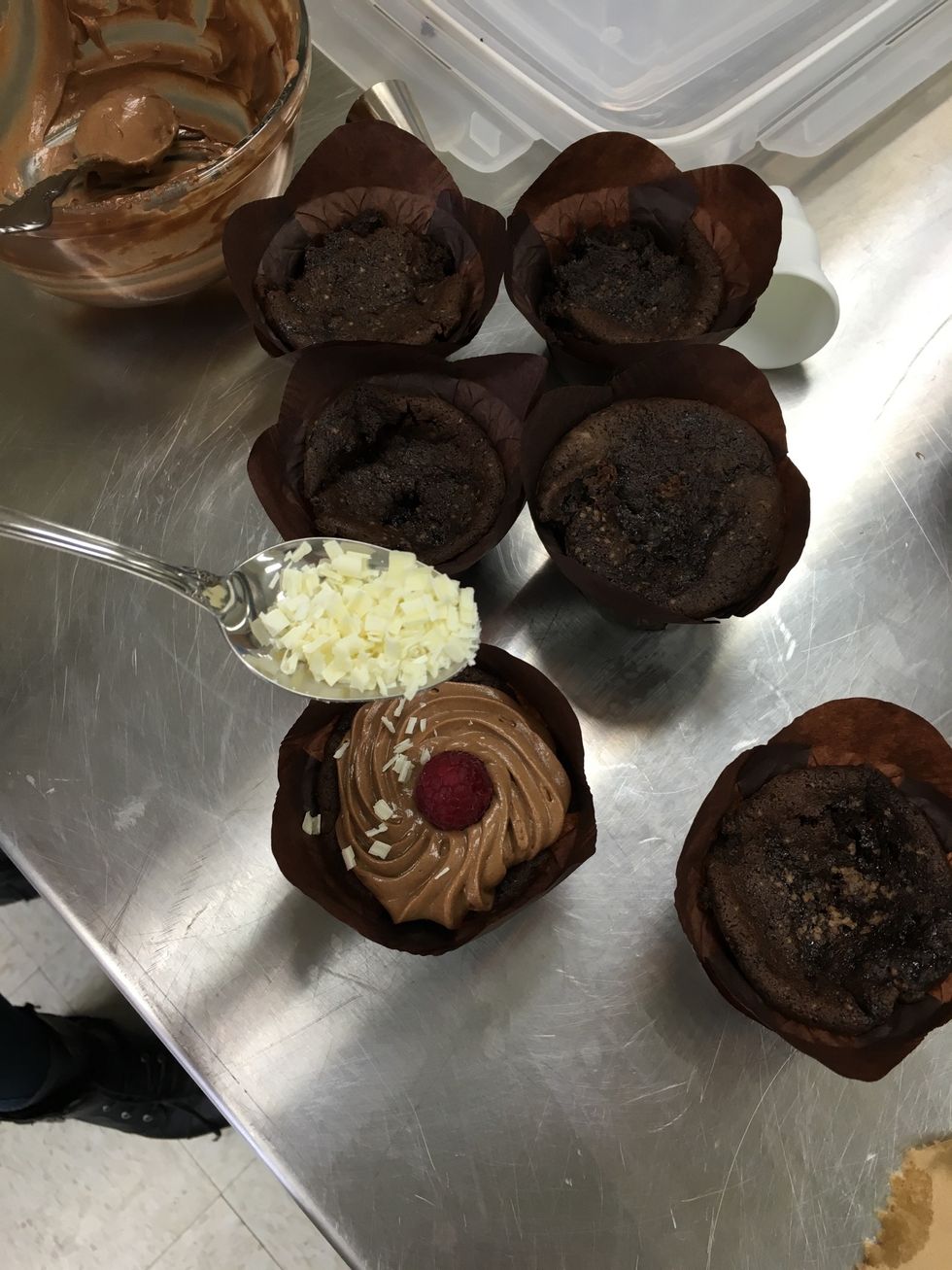 Sprinkle on the chocolate shavings.