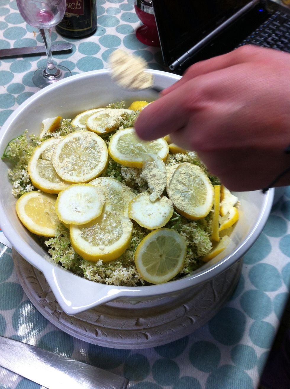 Sprinkle over the 2tsp of vitamin c powder over the elder flowers and 2 chopped lemons