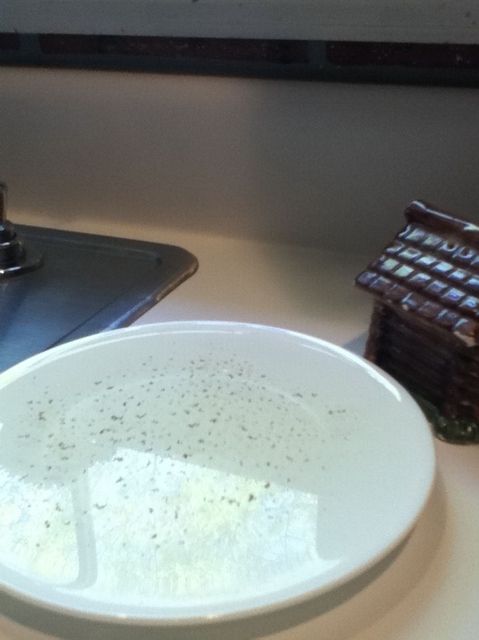 Sprinkle the black pepper (pepper that you would use at the table) on the water.