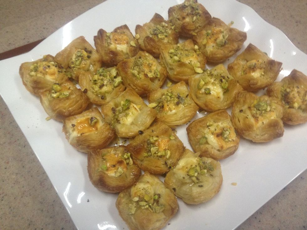 Sprinkle the cheese version with pistachios and pour sweetened milk too