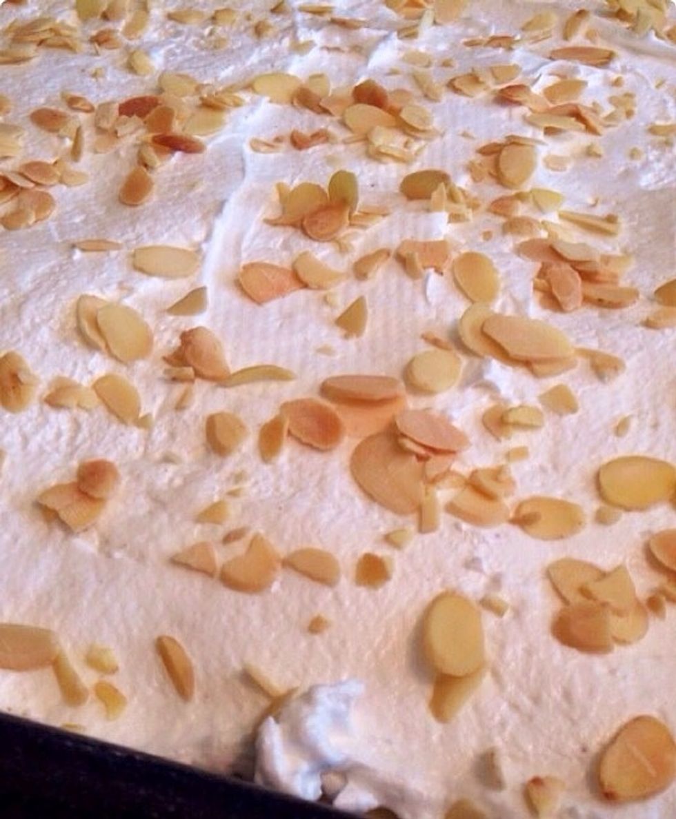 Sprinkle the flaked almonds/your choice of nuts on top. Bake in the oven on the lowest rack for about 20 min at 180 C.