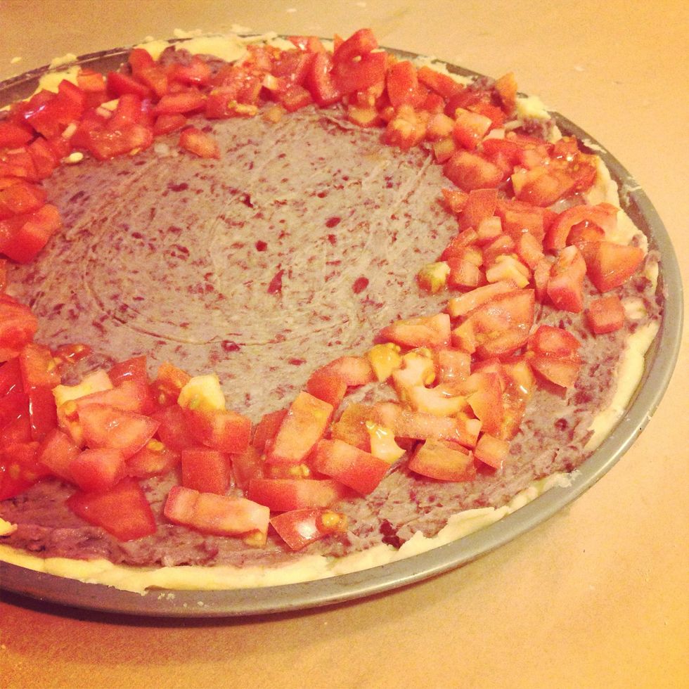 Sprinkle the outer rim of the pie with tomato