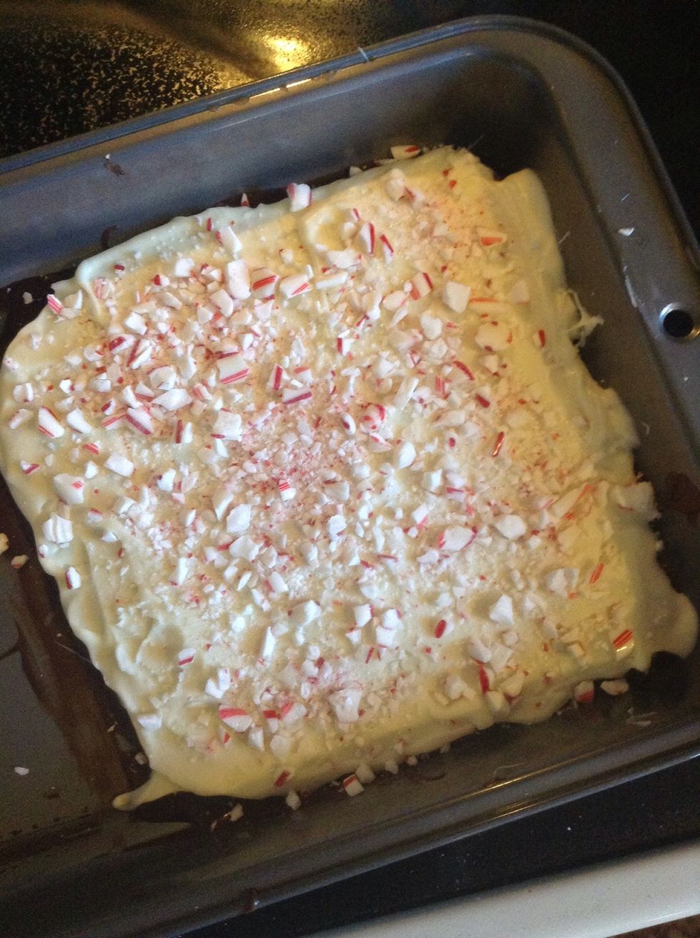 Sprinkle the rest of the candy cane dust on top of the white chocolate. Do this quickly after distributing the chocolate, the dust won't stick if you wait too long.