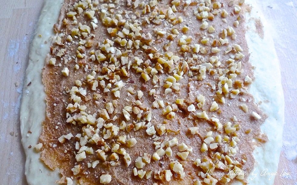 Sprinkle with 1/2 cup of chopped toasted walnuts.