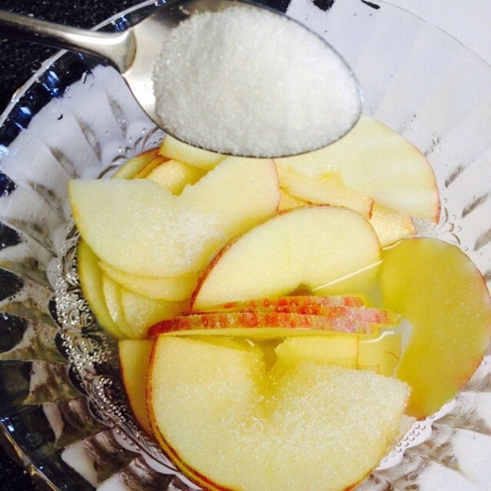 Sprinkle with a few teaspoons of sugar.