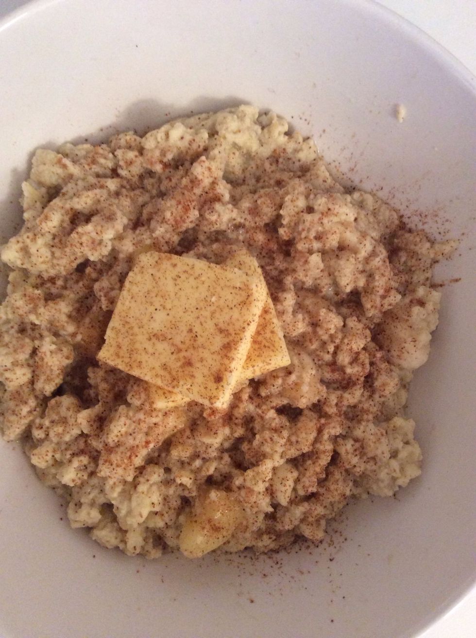 Sprinkle with cinnamon for some extra flavor. You can also top it with fresh fruit or apple compote (make sure the only ingredient is, yep , apple!) No need for sweetener cause the banana does that.