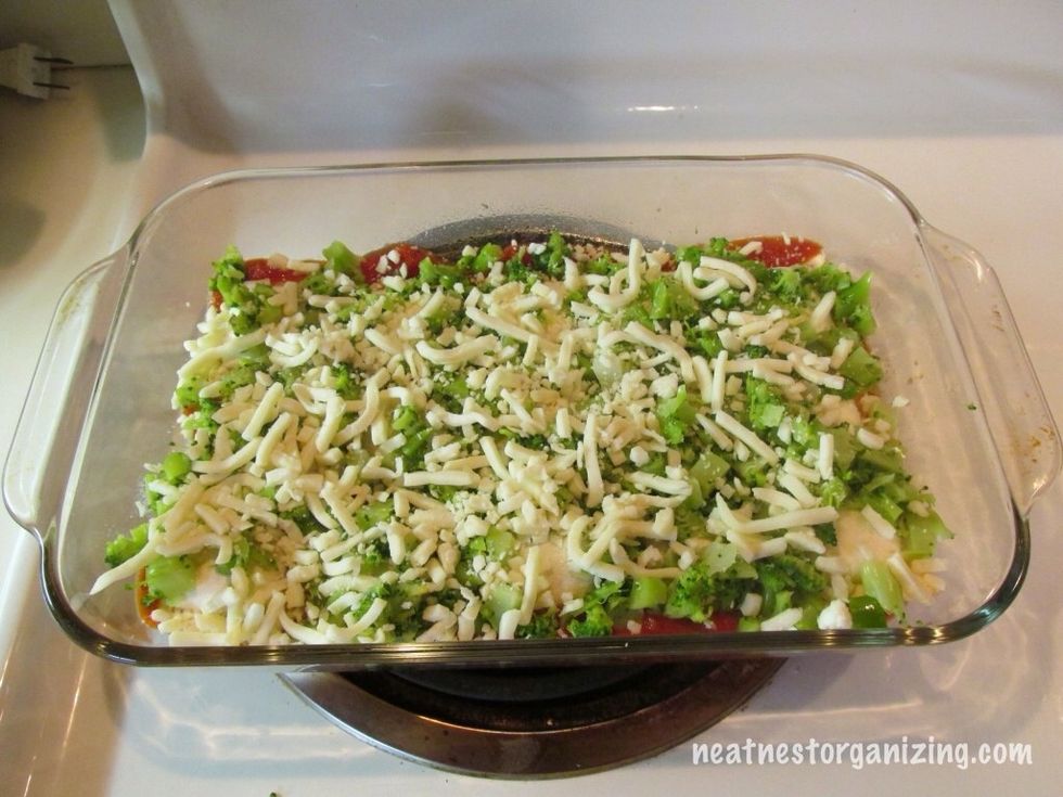 Sprinkle with shredded Mozarella .