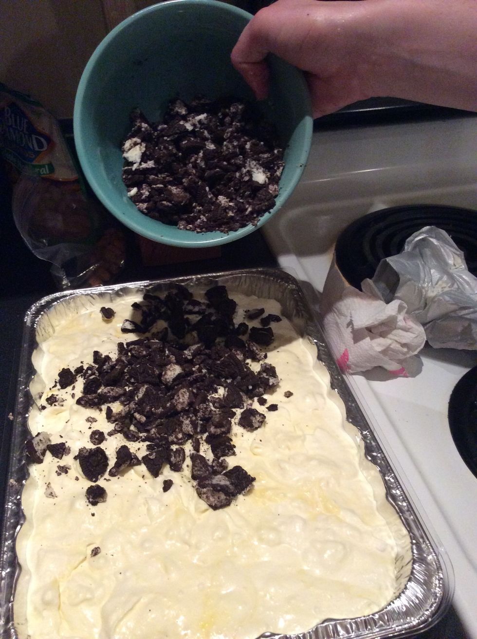 Sprinkle with the rest of the Oreos