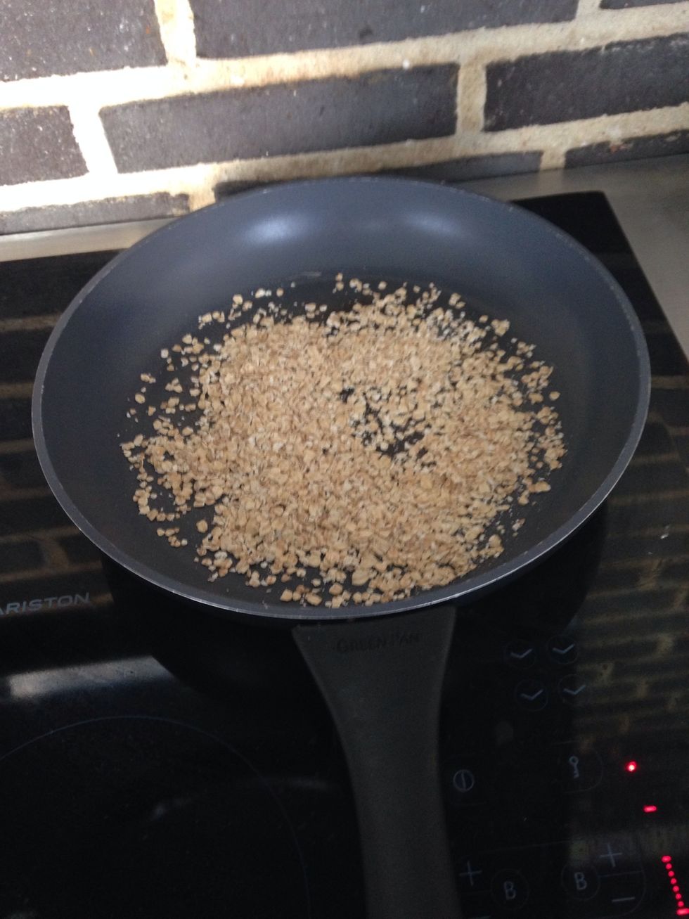 Sprinkle your oats over the warm pan \ud83c\udf1e