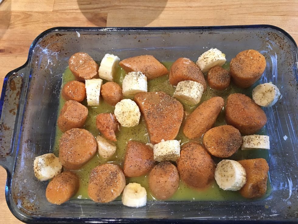 Sprinkle your salt and pepper. Now slowly pour orange juice over the yam and banana.