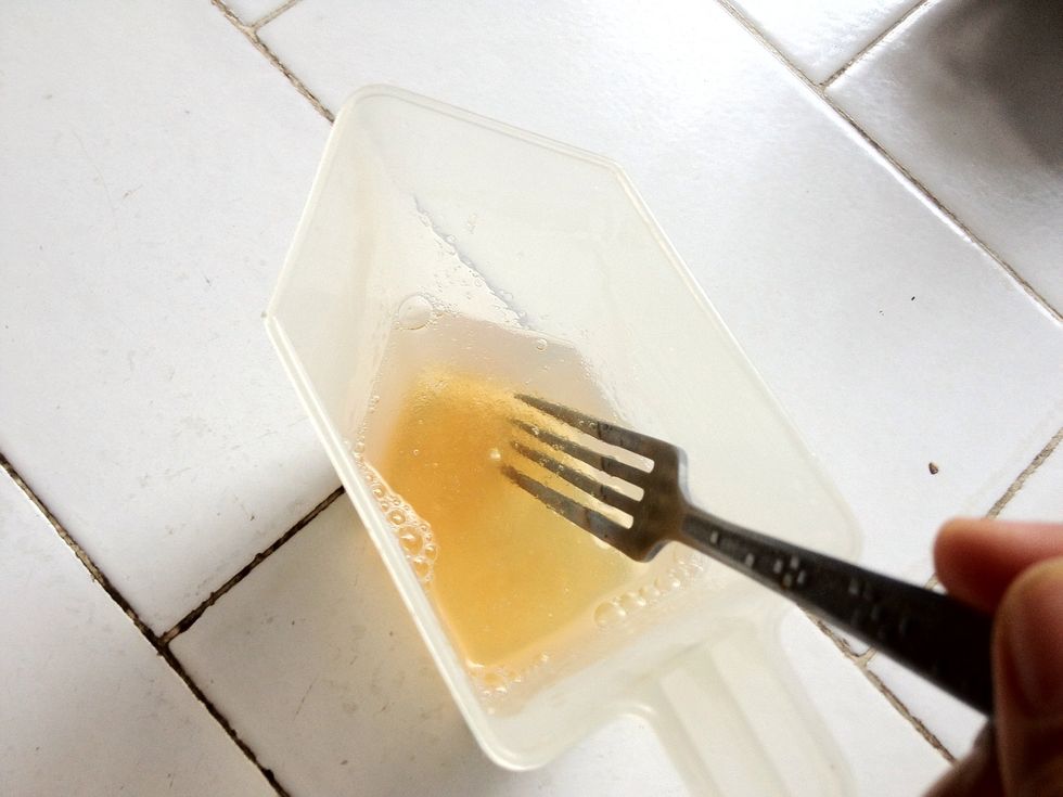Sprinle the gelatin into the boiling water and mix with a fork to dissolve