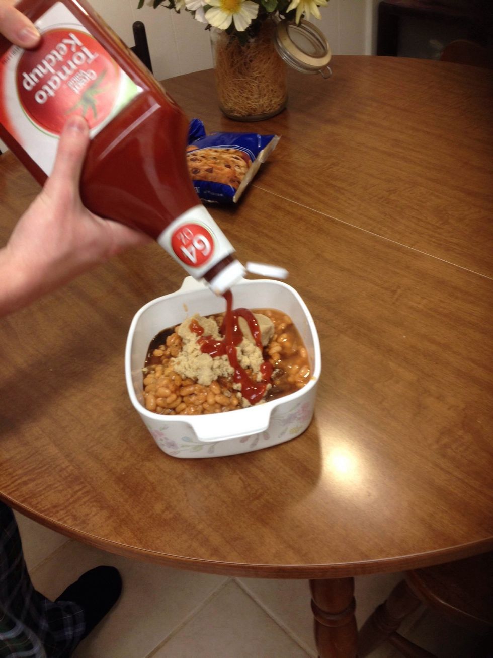 Squeeze as much ketchup as needed for desired taste.