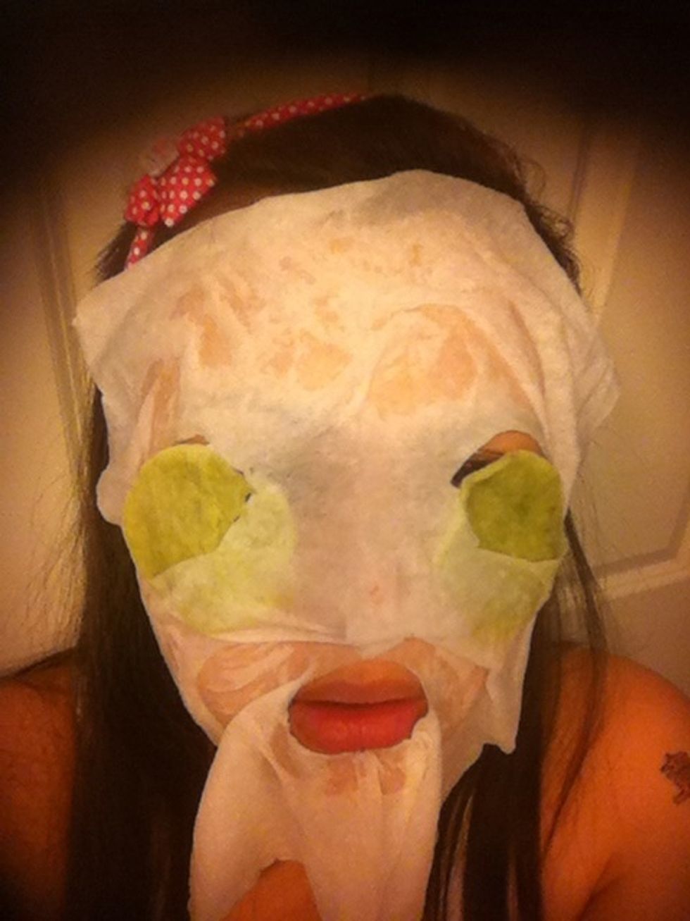 Squeeze it and slowly unfold it and put it on your face like this. I used my eye treatment here with my rice face mask. Lay down and relax for about 15 min. Then add moisturizer. Do not rinse.