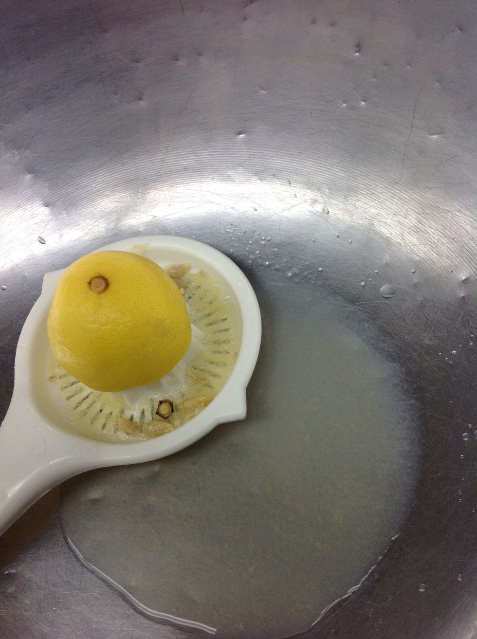 Squeeze lemon juice into a bowl with water. The pealed pears will go into this so they don't oxidize