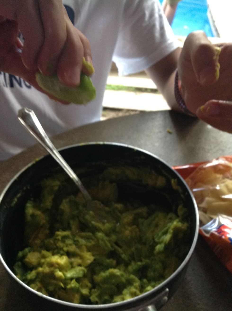 Squeeze lime into the mashed avacados.