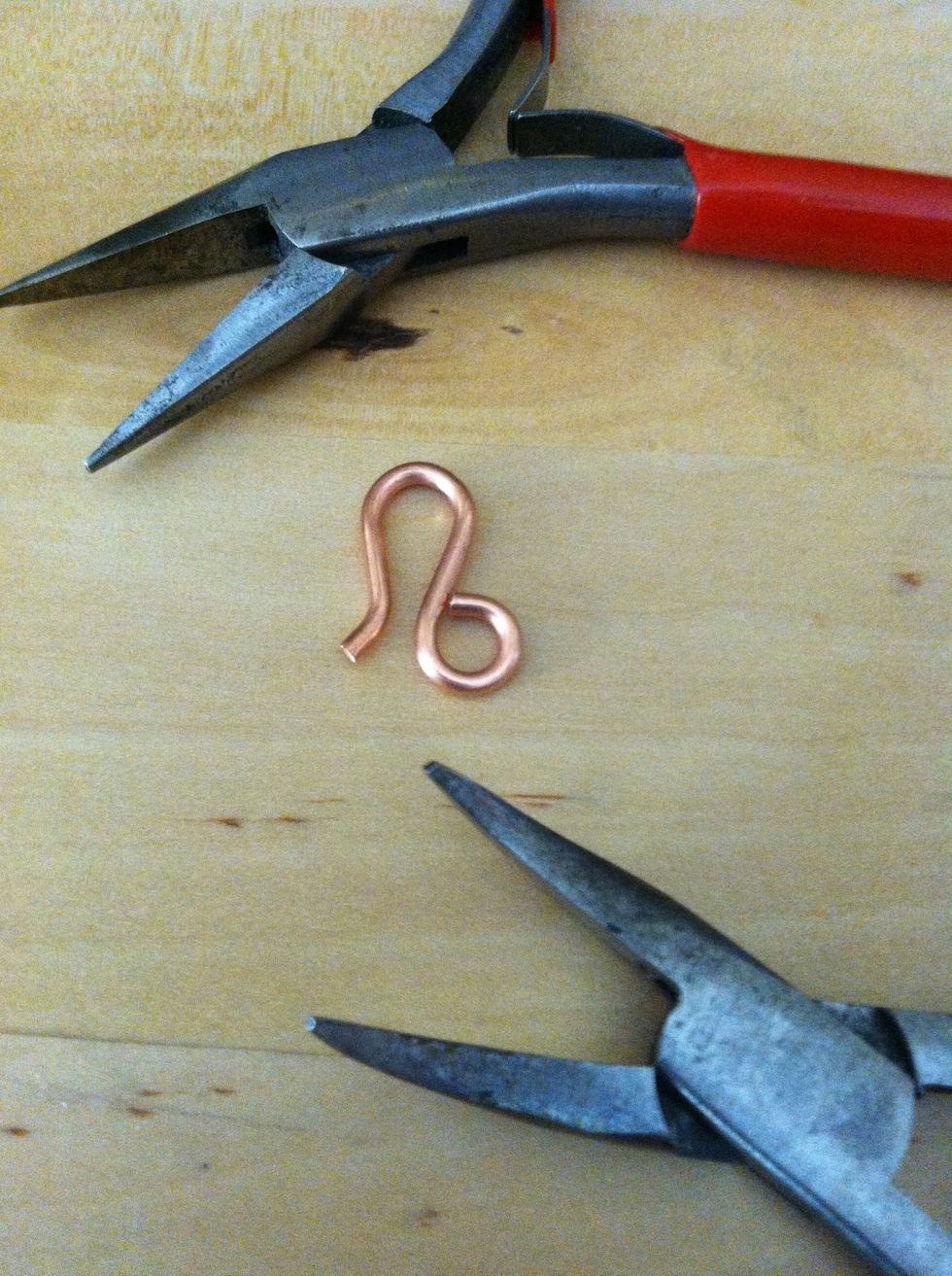 Squeeze the hook together slightly to make the opening smaller to make the hook more secure. Set the hook aside.