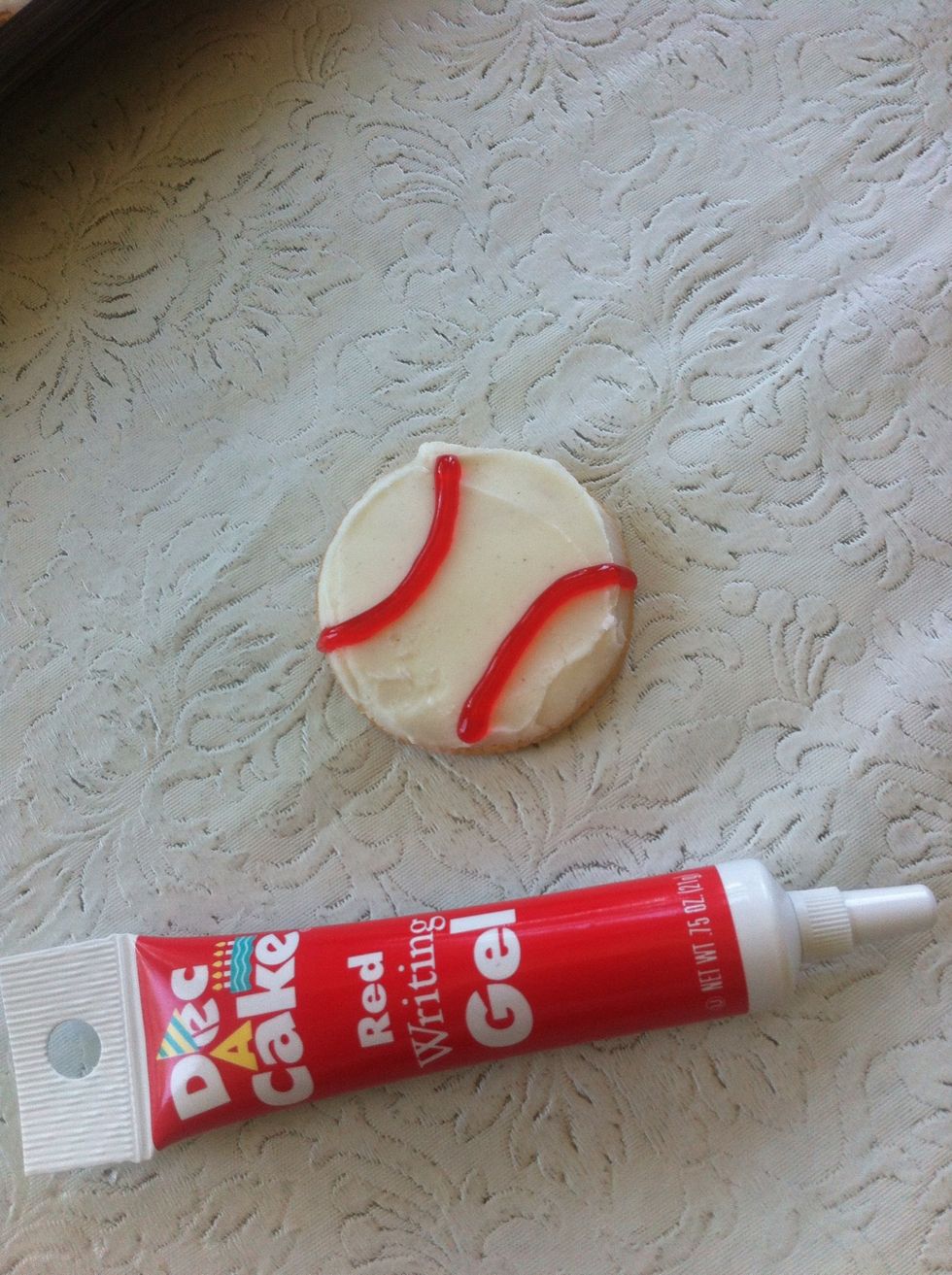 Squeeze the lines out onto cookie "ball."