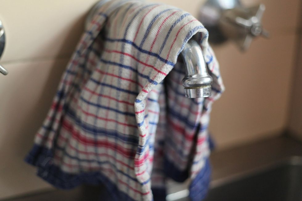 Squeeze the water gently out of them and hang for a few minutes. Hi again, from the reflection of the tap lol.