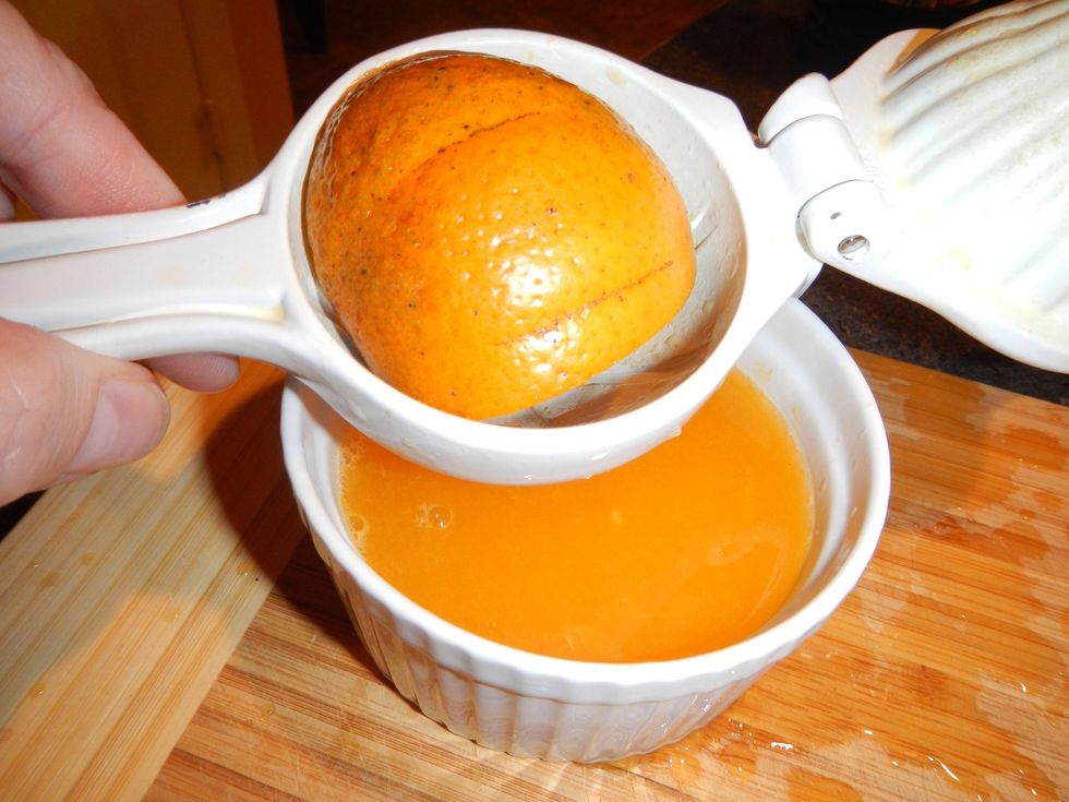 Squeeze your honey tangerines, remove any seeds if they escape