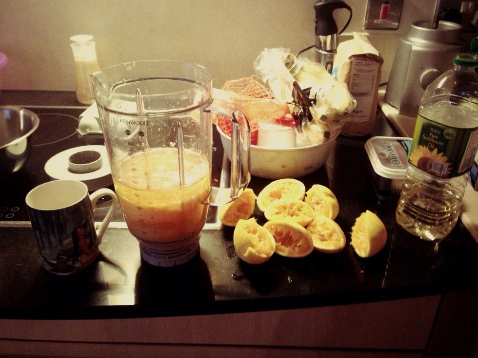 Squeezing all the juice from 4 oranges and also it's orange zest