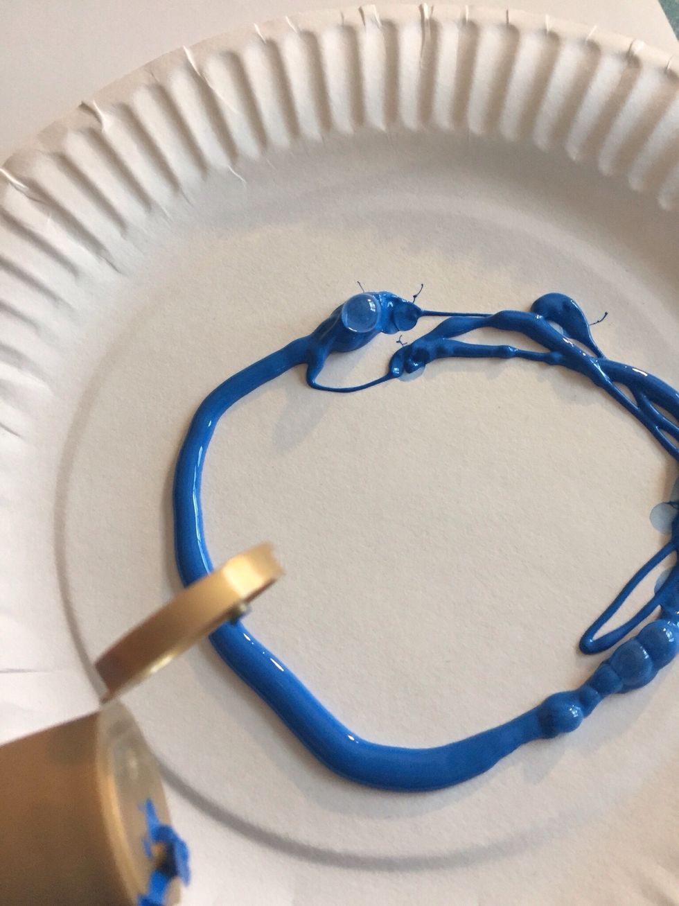 Squirt a ring of paint on paper plate 'easel'