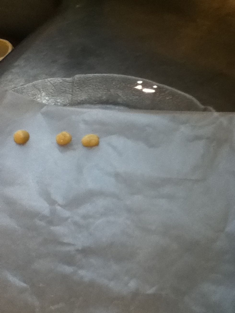 Squirt little dollops onto plate.