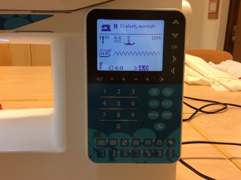 St\u00e4ll in symaskinen p\u00e5 sick-sack som p\u00e5 v\u00e5ra maskiner \u00e4r s\u00f6m nr 4.