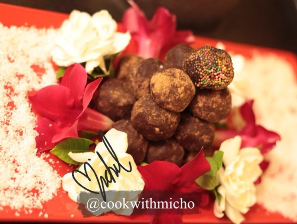 Stack 'em up and stick them back in the fridge overnight or just eat them all up now. It's not greed if you hide them.. Think about it LOL. Love Christmas so much, we wanna kiss everyone. \ud83d\ude37