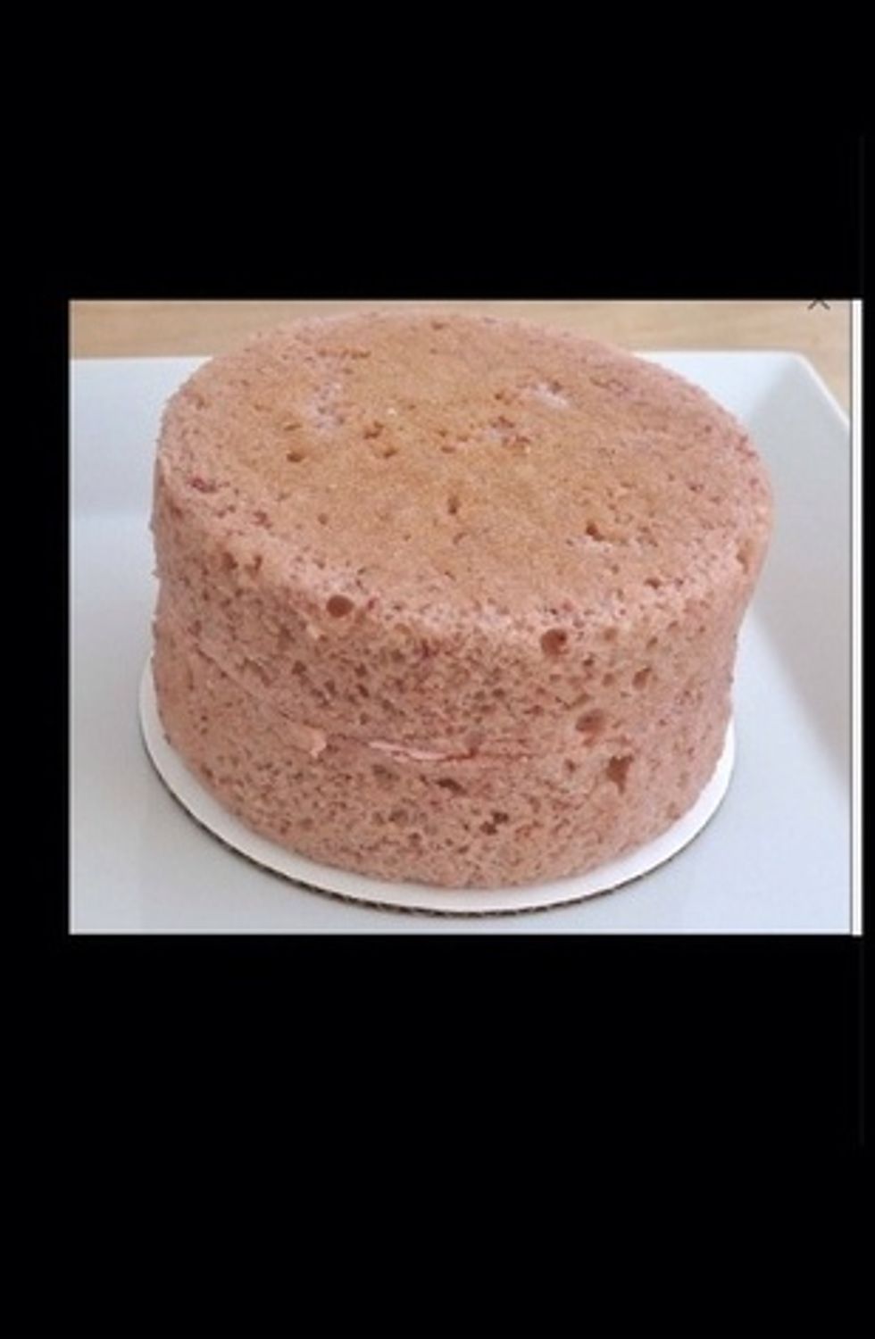Stack the second layer on top of the first.                                 http://3.bp.blogspot.com/-6Own_psJkBI/T5 qA67HIrxI/AAAAAAAAD8g/hNjG1dlzhuM/s1600/ Strawberry+Cake+-+Cream+Cheese+Icing.jpg