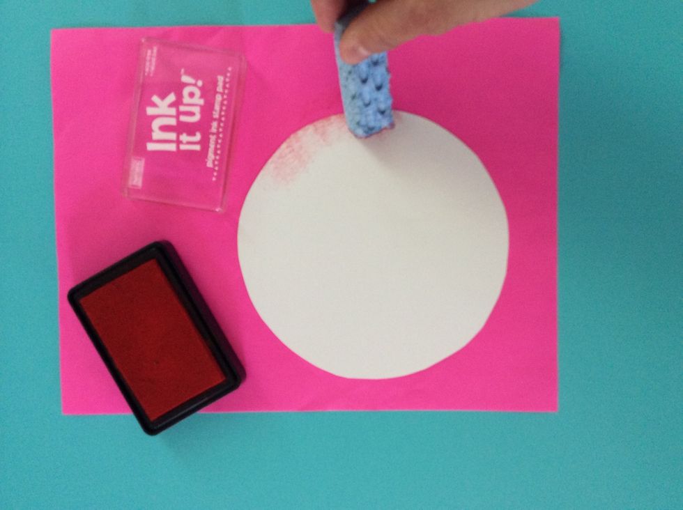 Stamp the edge of the circle.