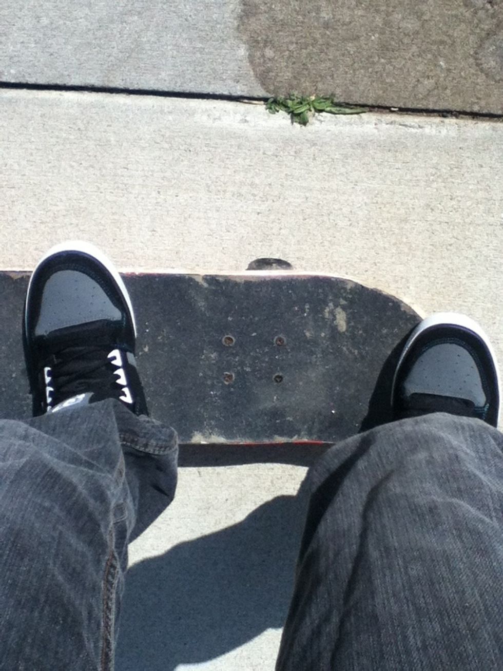 Stand with your front foot about 2 - 4 inches from the 2 closest screws, with your other foot on the rim.