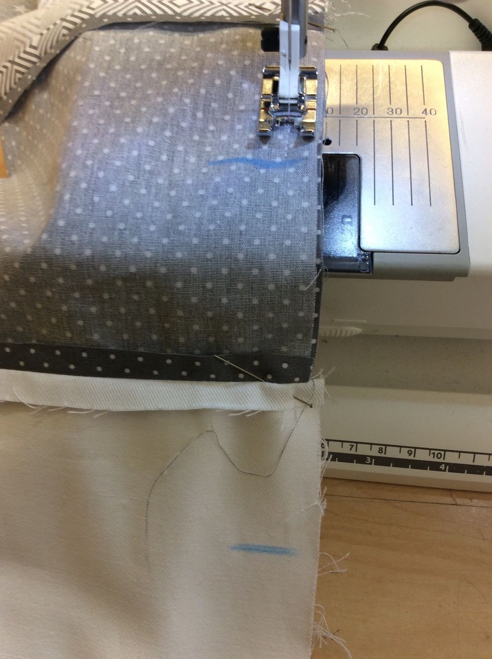 Stanna och f\u00e4st tr\u00e5den genom att backa n\u00e4r du kommer till det f\u00f6rsta strecket.