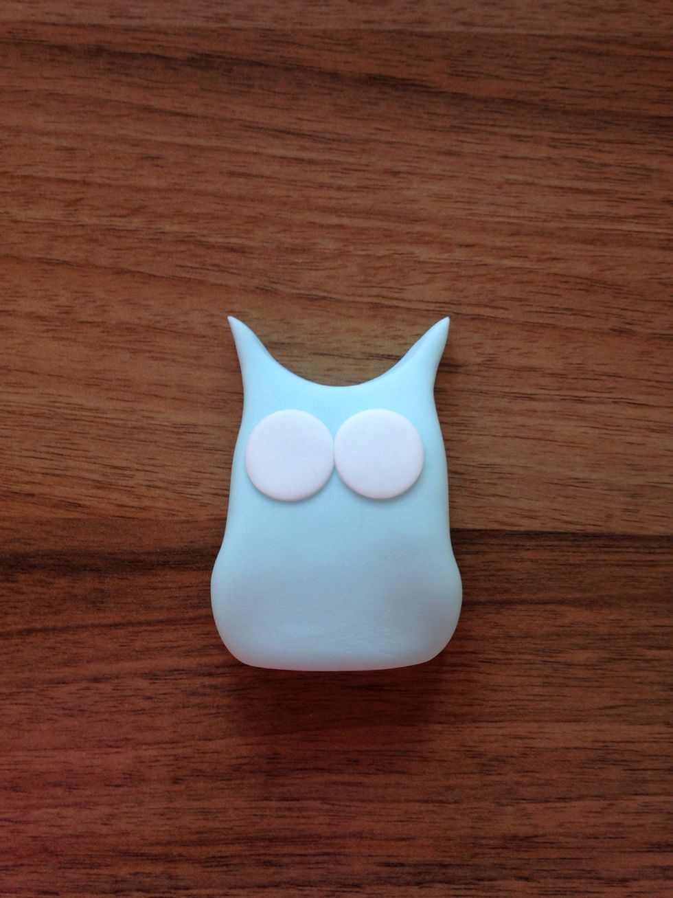 Start building the eyes, first white circle...