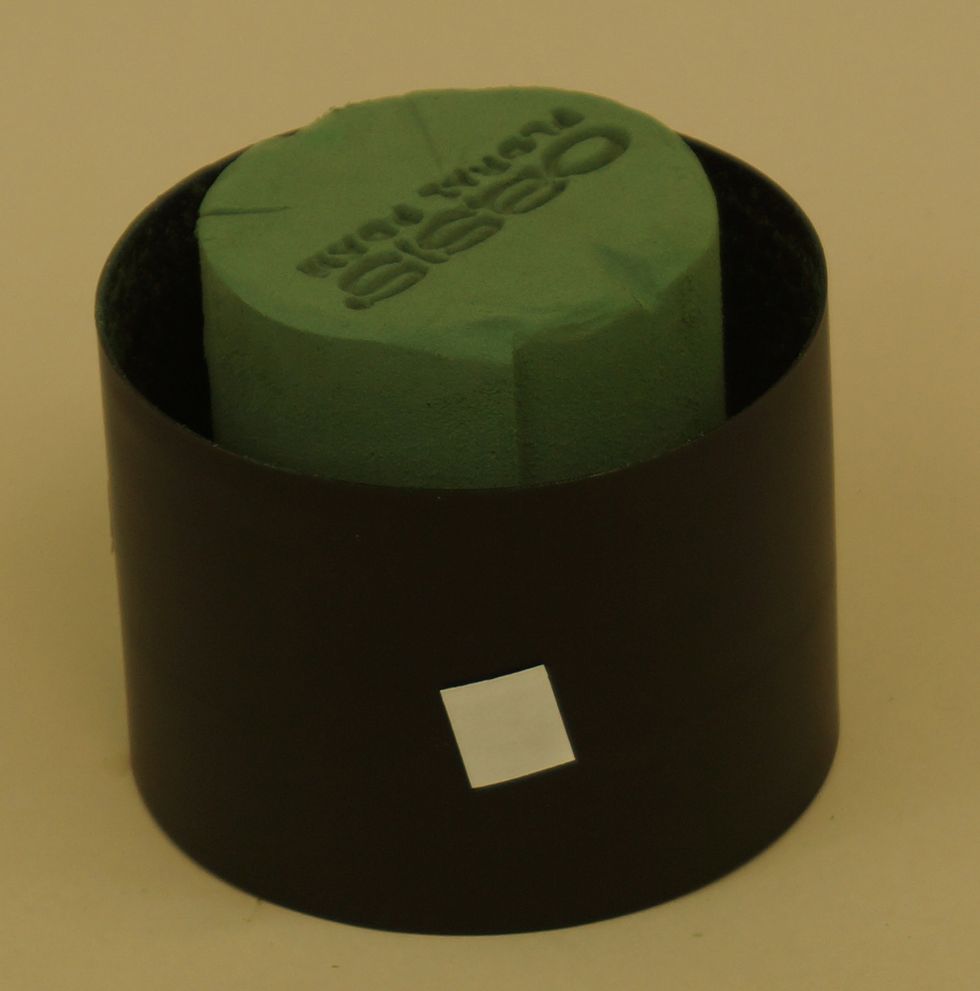 Start by adhering OASIS\u00ae Uglu\u2122 Dash onto OASIS\u00ae Round Table Deco Holder.