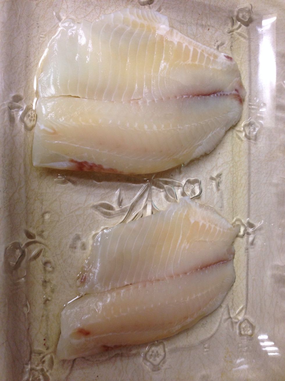 Start by cleaning your fish thoroughly. Prepare you glass pan with olive oil.