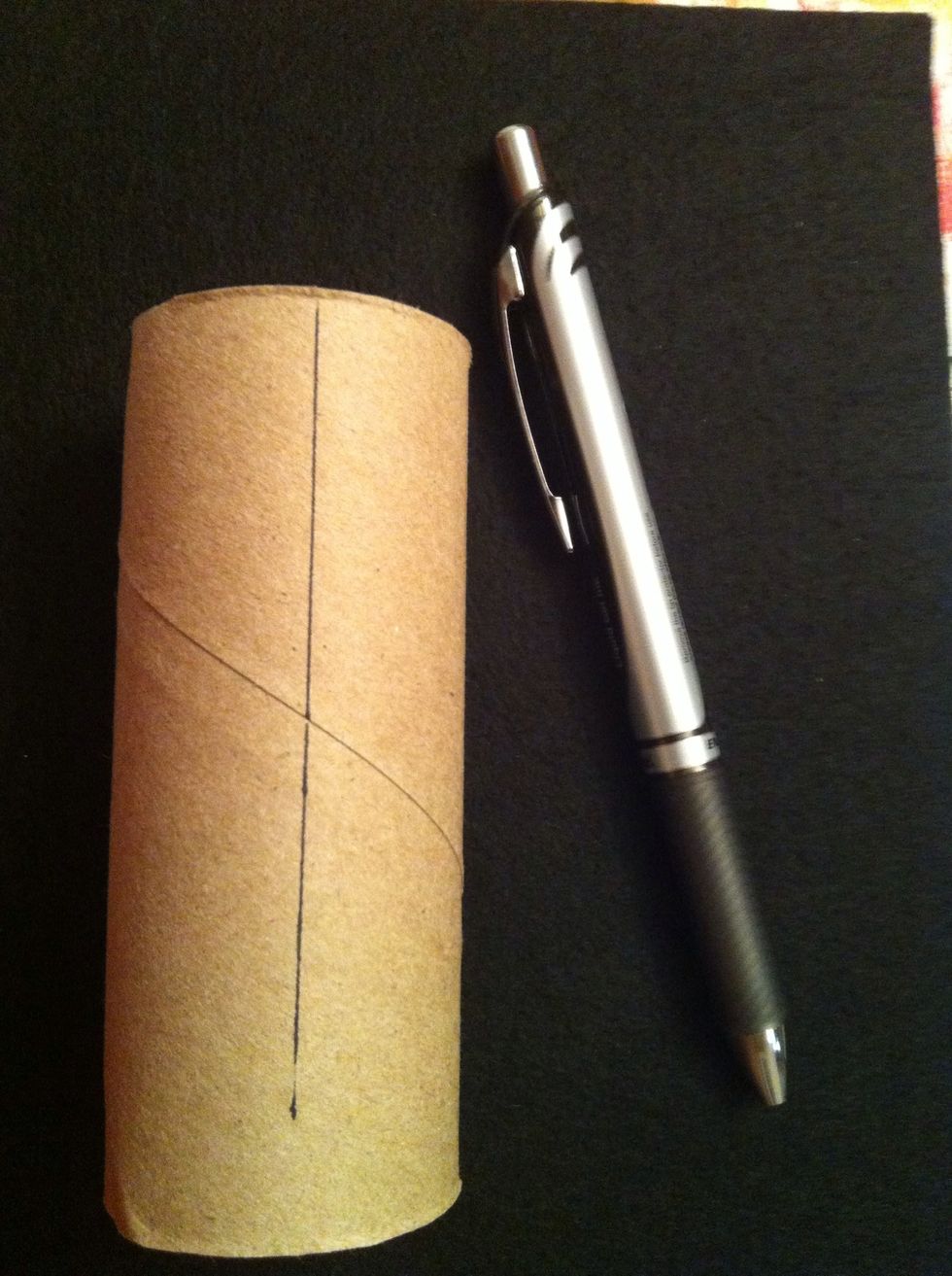 Start by cutting the 2 toilet paper rolls across the long part. Set one roll aside, it will be used as the actual napkin holder. You will use the second roll to make the base.