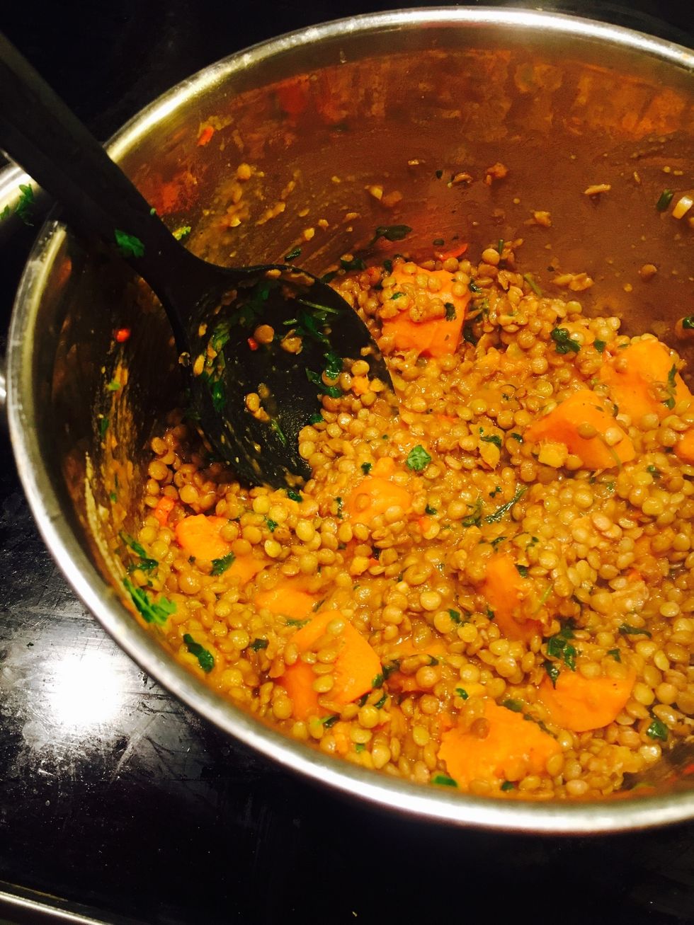 Start by frying garlic and red chili pepper in coconut oil until soft. Add the rest of the ingredients together with the coconut milk&stir. Let simmer for 15-20 minutes. Add fresh coriander.