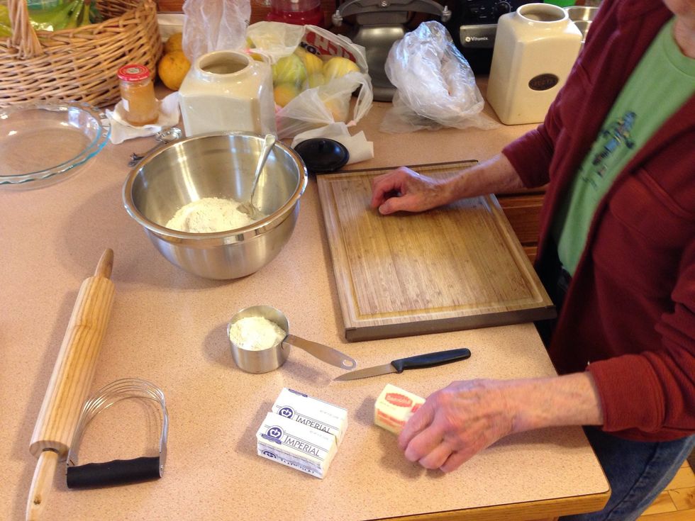 Start by making the dough. Loosely measure 3 cups flour into bowl. This recipe is for a large apple pie. If you're using a smaller pie tin you can use 2 cups flour, 1 cube butter, 1 cube margarine.