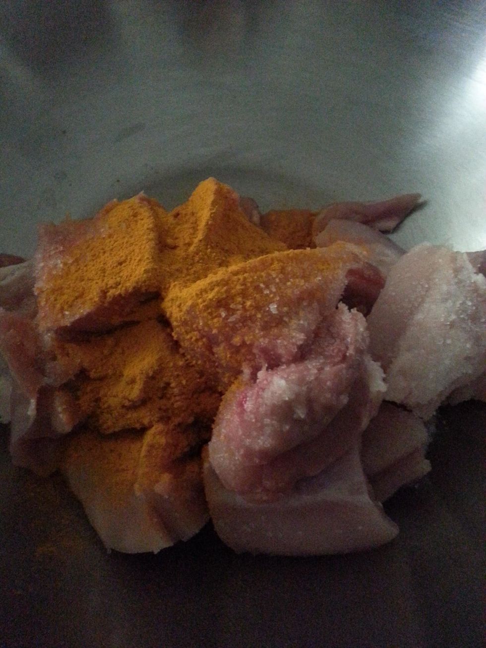 Start by marinating bite sized chicken thighs with 1/2 tspn salt and ground turmeric. Remember to use a good quality & fresh ground as it makes a world of difference. marinade for 30 minutes.