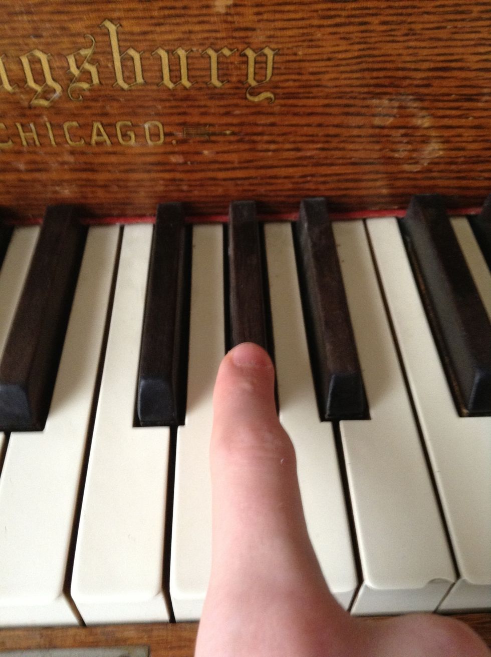 Start by playing G# four times.