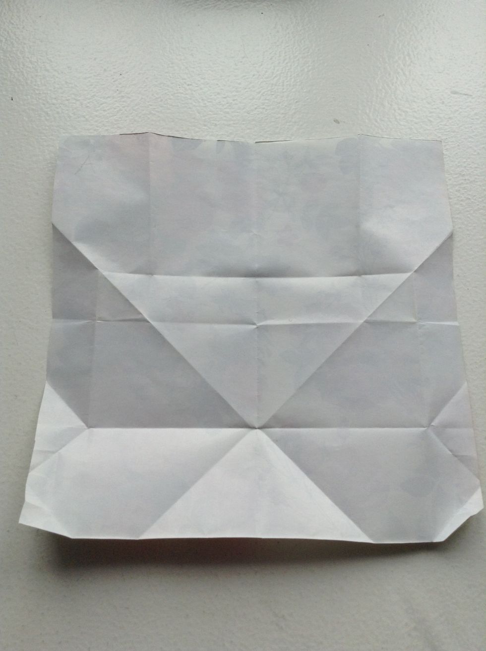 Start by taking a piece og paper with the measurement 18x18. This side is the A side.