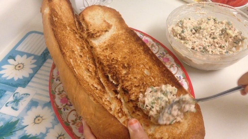 Start filling the bread with tuna mixture