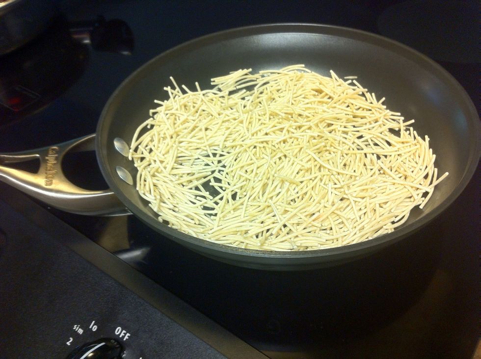 Start frying the vermicelli in oil in a separate skillet.
