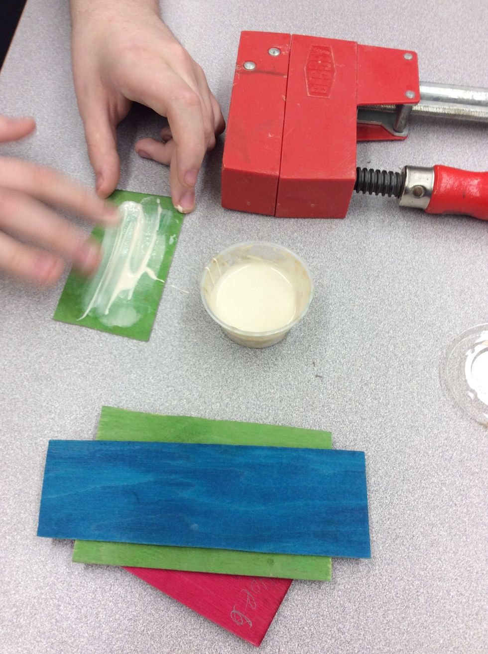 Start gluing Veneer 1