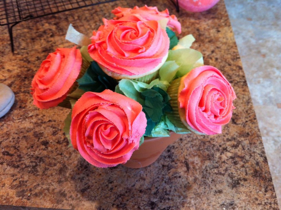 Start in the center and ice outward, overlapping icing slightly to get the swirl effect