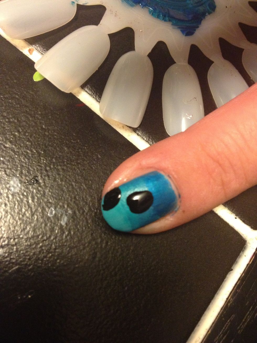 Start in the next nail with a Blackfoot in the middle and work your way outward