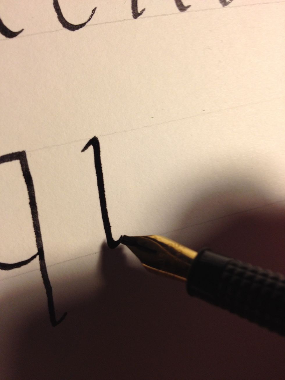 Start letter "r" with a basic trunk.