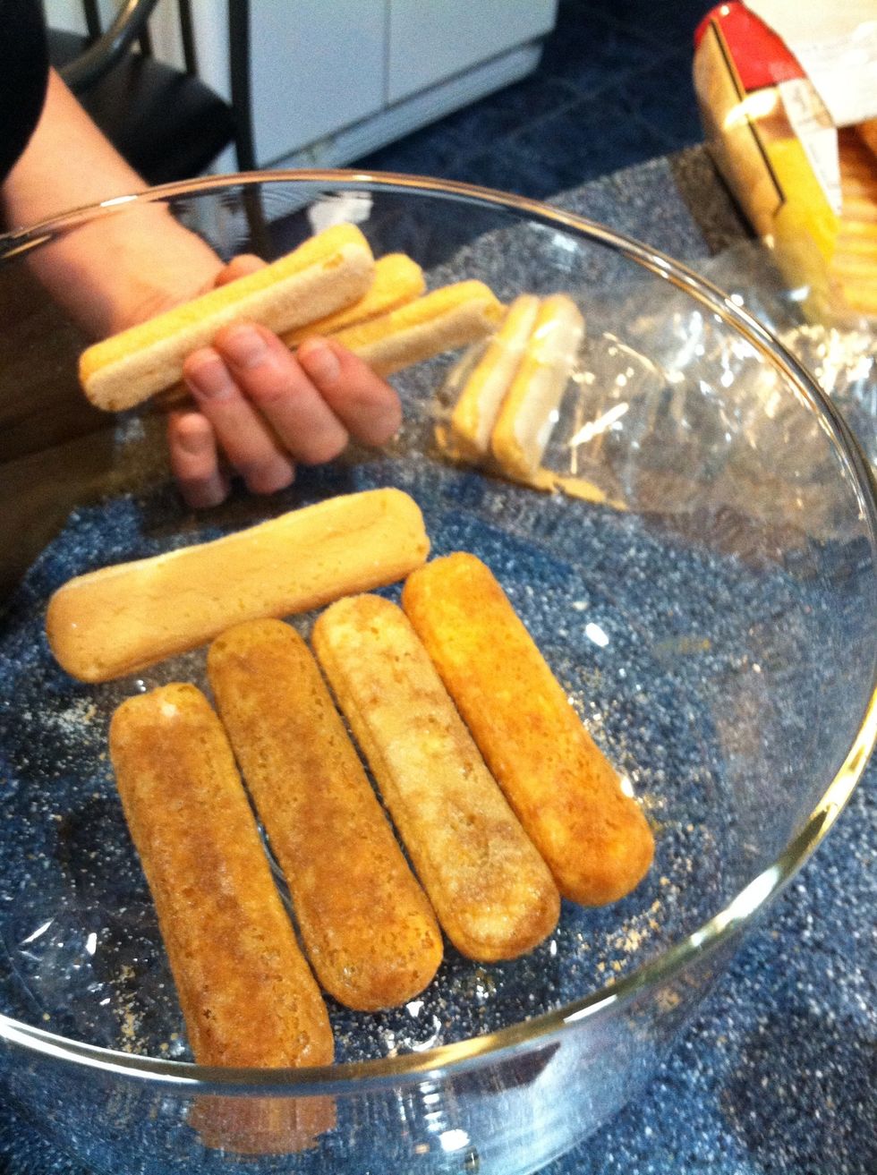 Start lining the bottom of the glass bowl.