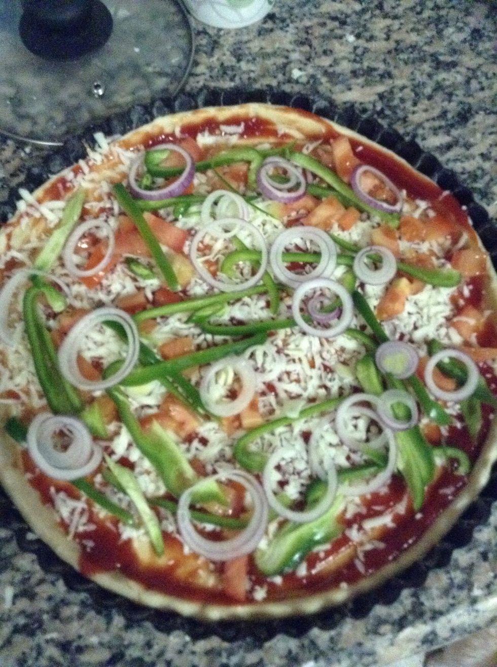 Start making the layers, one onions, then tomatoes layer the capsicum then green chilly