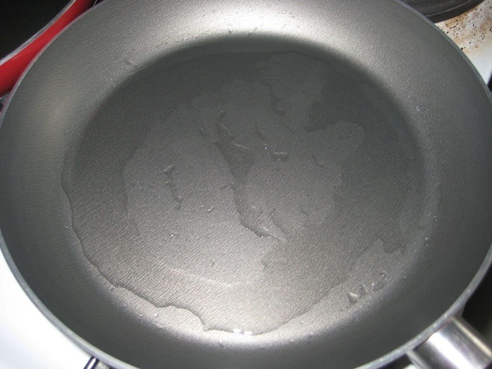 Start off by heating your pan and if using a non stick pan, use minimal oil.